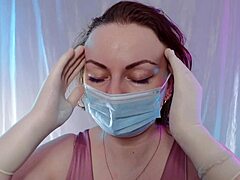 Μόνος αυνανισμός με γάντια από λατέξ και ιατρική μάσκα - βίντεο HD