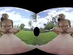 Ibu Milf Sara May memberikan pengalaman VR yang paling ultimate