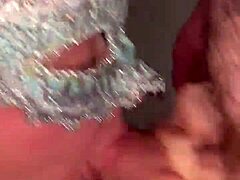 زوجة مفلس مع ثقب يعطي الجنس عن طريق الفم ويبتلع نائب الرئيس في الفيديو الهواة