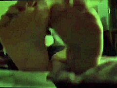 Femmes adorées dans une vidéo sensuelle de fétichisme des pieds