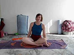 Aurora Willows yogatime for modne fans med røvtilbedelse