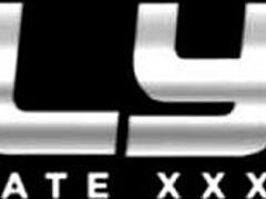 Only3x प्रस्तुत करता है हार्डकोर सेक्स एक्ट्स जिसमें फेसियल, डीपथ्रोट और फिंगरिंग शामिल हैं।