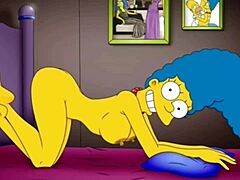 Marge, den mogna hemmafrun, njuter av analsex på gymmet och hemma medan hennes man är på jobbet i denna parodi Hentai-video