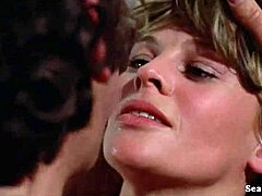 Julkkisten seksi kohtaus Julie Christien kanssa tässä kuumassa videossa