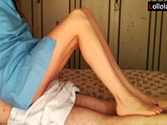 Uma MILF europeia peluda recebe uma massagem sensual em segredo