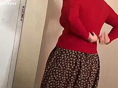 बड़े स्तनों और गधे वाली शौकिया मुस्लिम माँ को तुर्की पोर्न वीडियो में चोदा जाता है