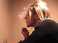 Мари Мэдисон предается курению и публичному сексу
