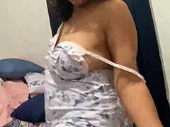 Latina MILF Anna Maria shows off her amazing body