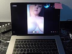 वेबकैम पर एक स्पेनिश मिल्फ के साथ चुदाई और हस्तमैथुन