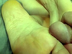 Kinky Foot Massage และ Cum Play ในหนังโป๊ HD