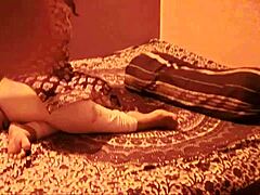 Big ass bhabi giver en sensuel massage til sin desi partner