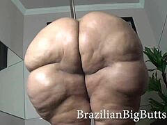 बड़े बट के साथ ब्राजीलियाई मॉडल की बड़ी गांड चिढ़ाती है और जोर से गड़बड़ हो जाती है