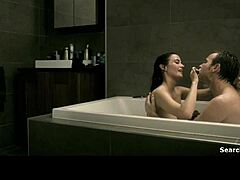 Eva Green montre ses gros seins dans une scène chaude