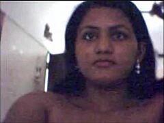 एक मोटी भारतीय MILF को कैमरे पर नंगा होते हुए देखें और खुद को खुश करें - सबसे गरम Mylfcams